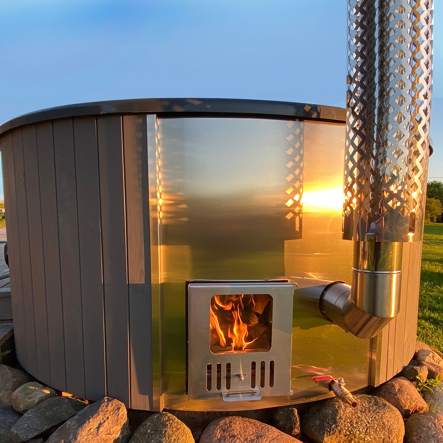 SaunaLife SOAK-Series Model S4N Traditional Outdoor Wood-Fired Hot Tub – Thermo-Spruce, Fiberglass, 6 Person